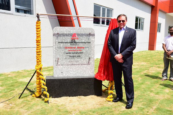 謝睿思為新工廠揭牌